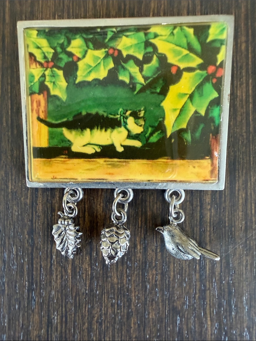 VINTAGE HOLIDAY CAT & HOLLY BROOCH with Dangling Charms